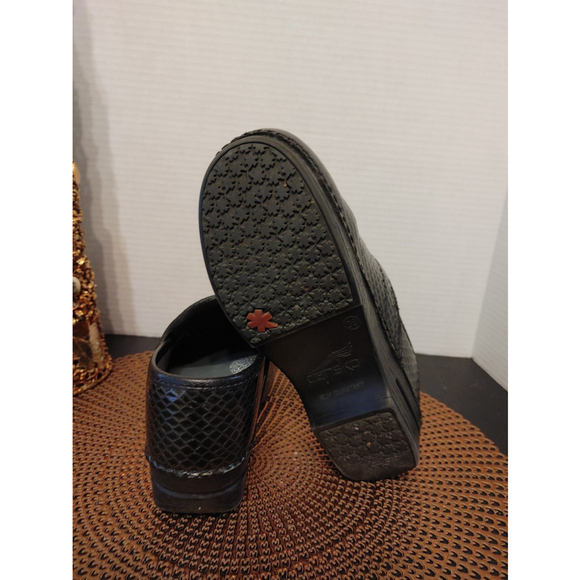Dansko XP 2.0 Clogs Size 38 - Picture 5 of 5
